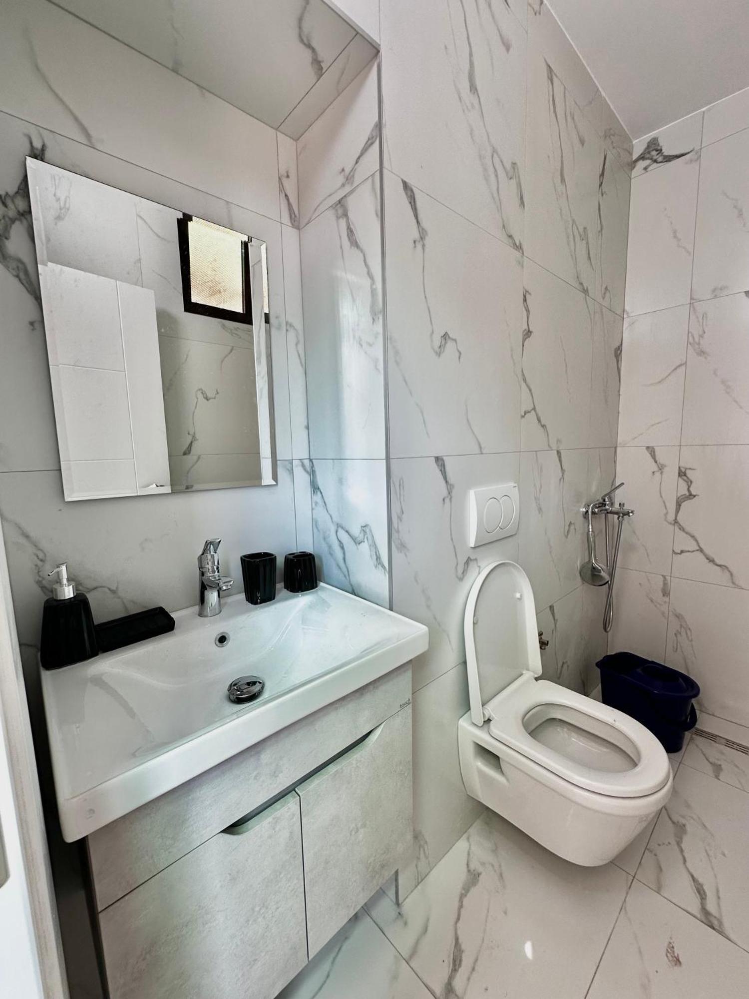 Tirana Apartment Center Jon Exteriör bild